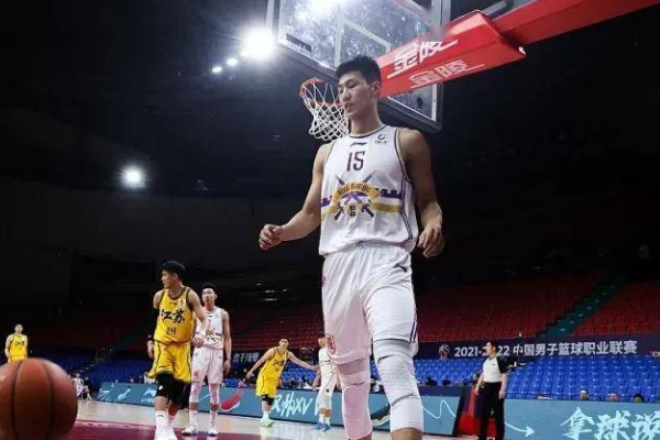 CBA一個(gè)賽季要打多少場(chǎng)比賽？