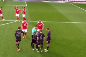 露頭就秒！凱恩的任意球此刻已成藝術(shù)