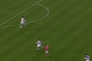 已成藝術(shù)！來欣賞博格坎普在歐洲杯上的瀟灑控球