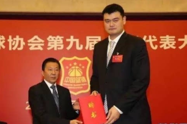 姚明什么時(shí)候擔(dān)任的籃協(xié)主席？