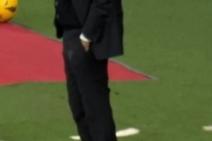 貝林厄姆絕殺巴薩，場邊的安切洛蒂淡定自若