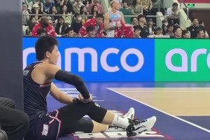 焦泊喬受傷沒人管？！新疆隊(duì)球員克里克在替補(bǔ)席喊人趕緊過來！