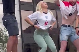 網飛出英格蘭歐洲杯決賽紀錄片，女球迷：為啥我脫衣慶祝沒入鏡？