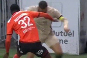 太過殘暴！姆巴佩油炸丸子穿襠對(duì)手頻率快到看不清！