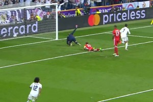 2017年的今天，c羅上演帽子戲法，皇馬擊敗拜仁